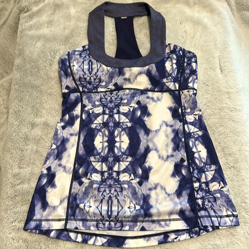 💙 Lulu blue patterned athletic tank